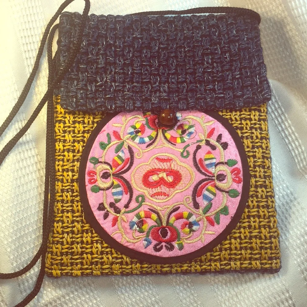 NWOT embroidered woven purse Unique/fun/practical